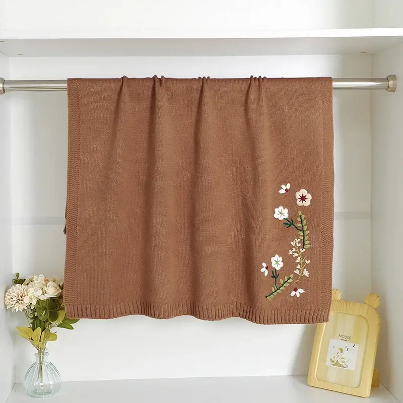Couverture Bebe Broderie