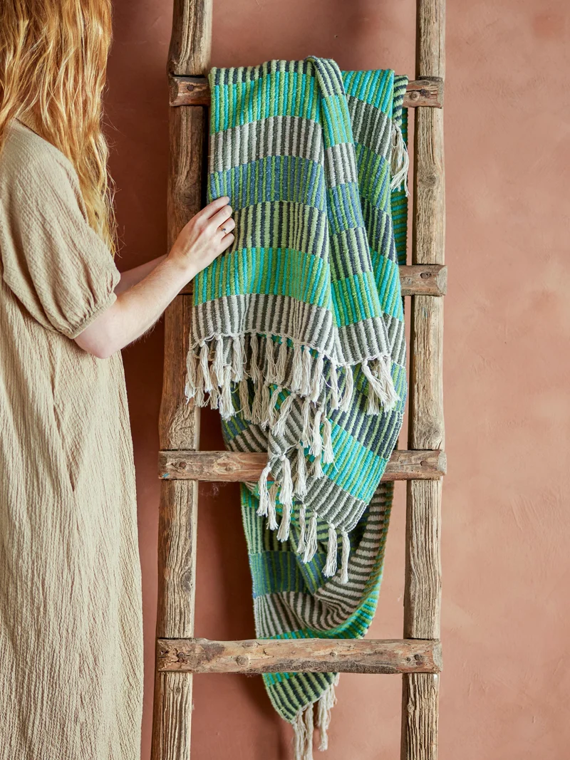 Isnel plaid i genanvendt bomuld, grønne striber – Creative Collection