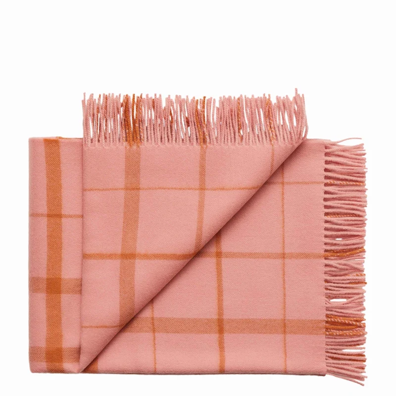Warp and Weft plaid i uld, koral og rav – Silkeborg Uldspinderi