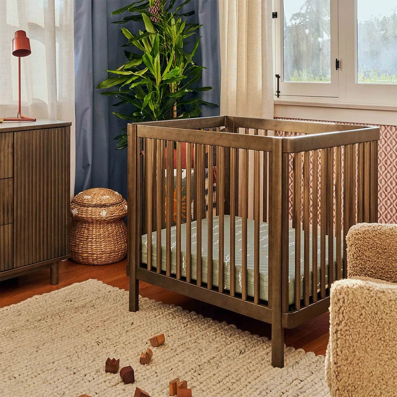 Couchette Convertible 8-en-1 Pogo avec kits de conversion - Noyer naturel