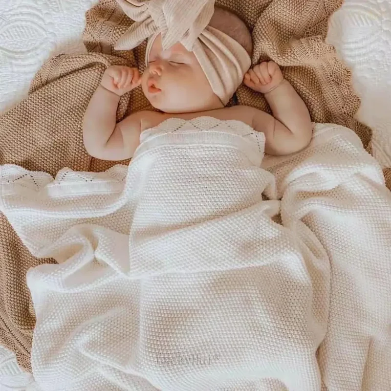 Couverture en Tricot Bebe