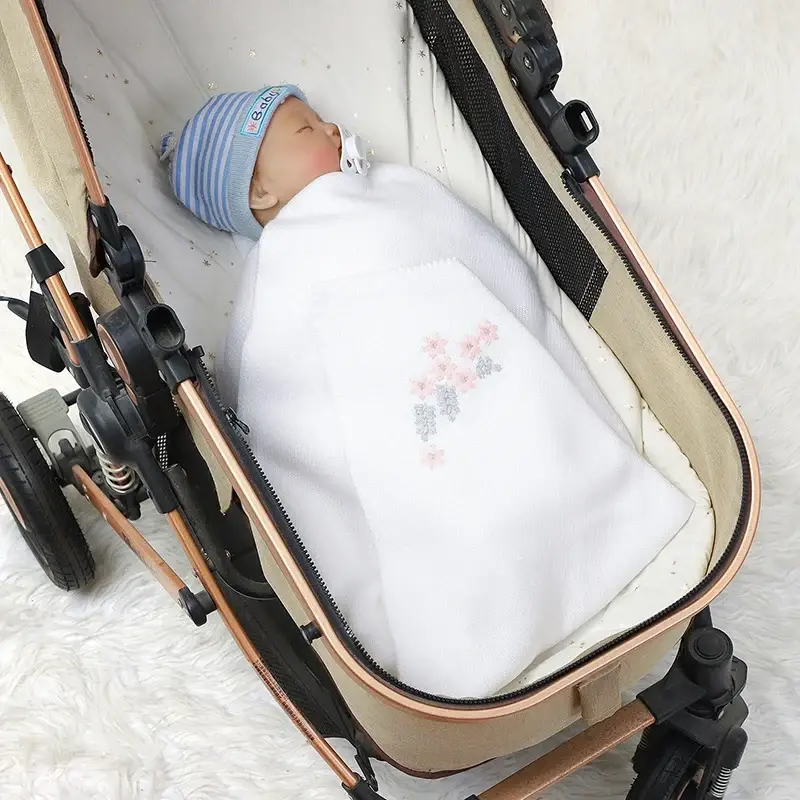 Couverture Brodée Bébé