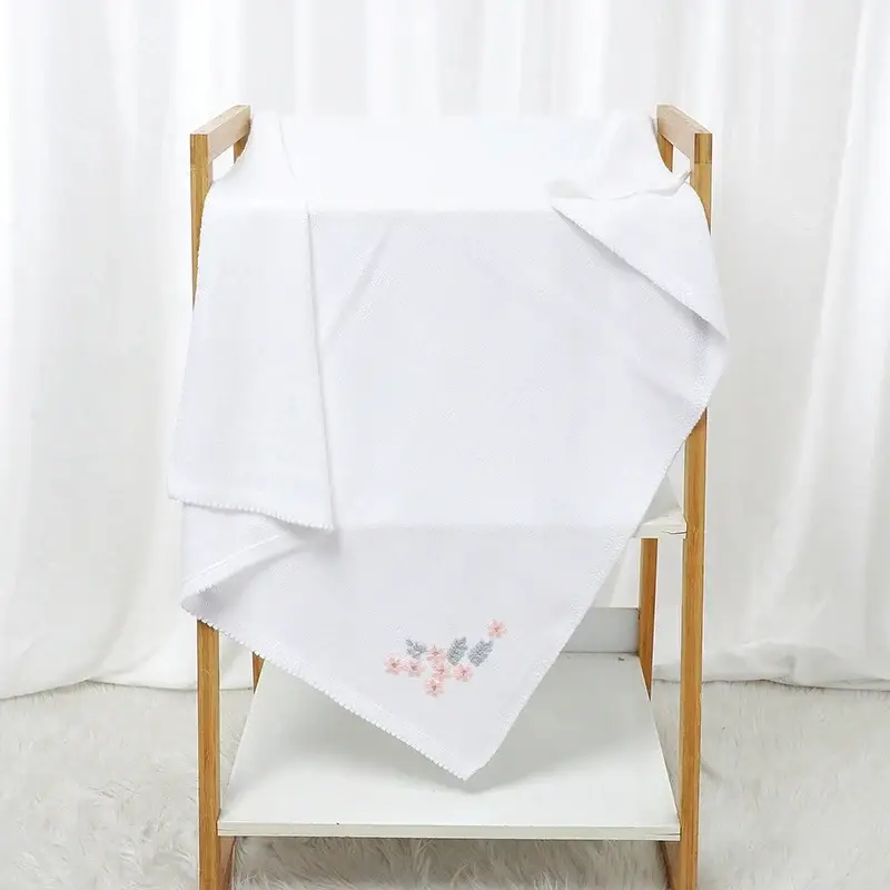 Couverture Brodée Bébé