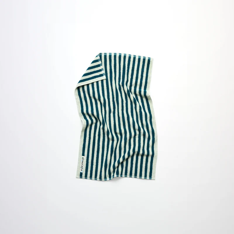 Naram håndklæde 50×80 cm i økologisk bomuld, sea foam & deep teal – Bongusta
