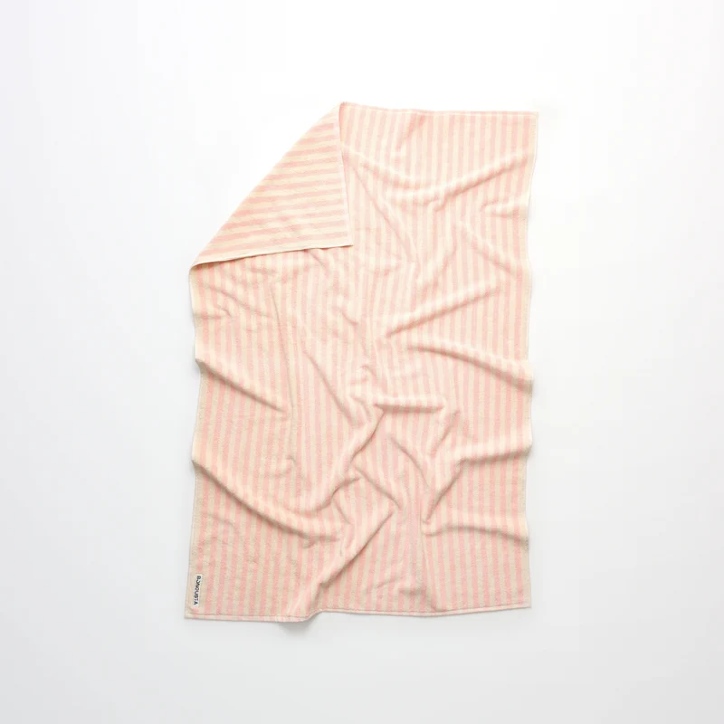 Naram badelagen 100×150 cm i økologisk bomuld, tropical & creme – Bongusta