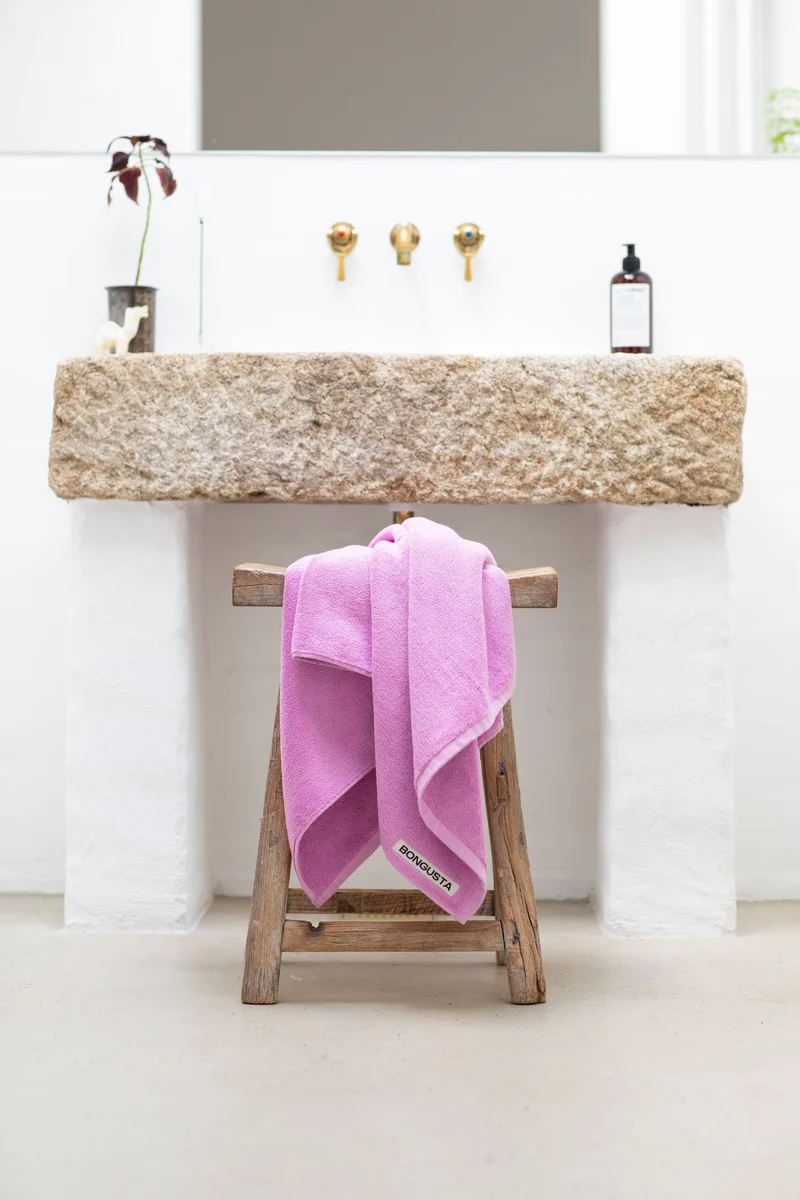 Naram badelagen 100×150 cm i økologisk bomuld, soft fuchsia – Bongusta