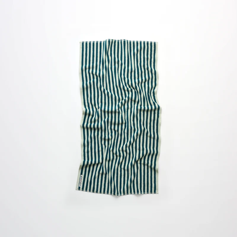 Naram badehåndklæde 70×140 cm i økologisk bomuld, sea foam & deep teal – Bongusta