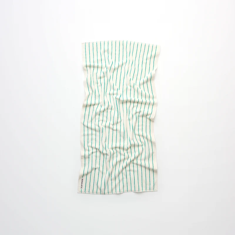 Naram badehåndklæde 70×140 cm i økologisk bomuld, pure white & grass – Bongusta