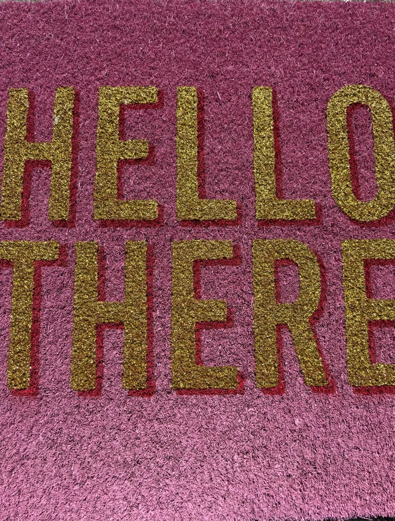 "Hello there" pink med glimmer-bogstaver, dørmåtte - GiftCompany