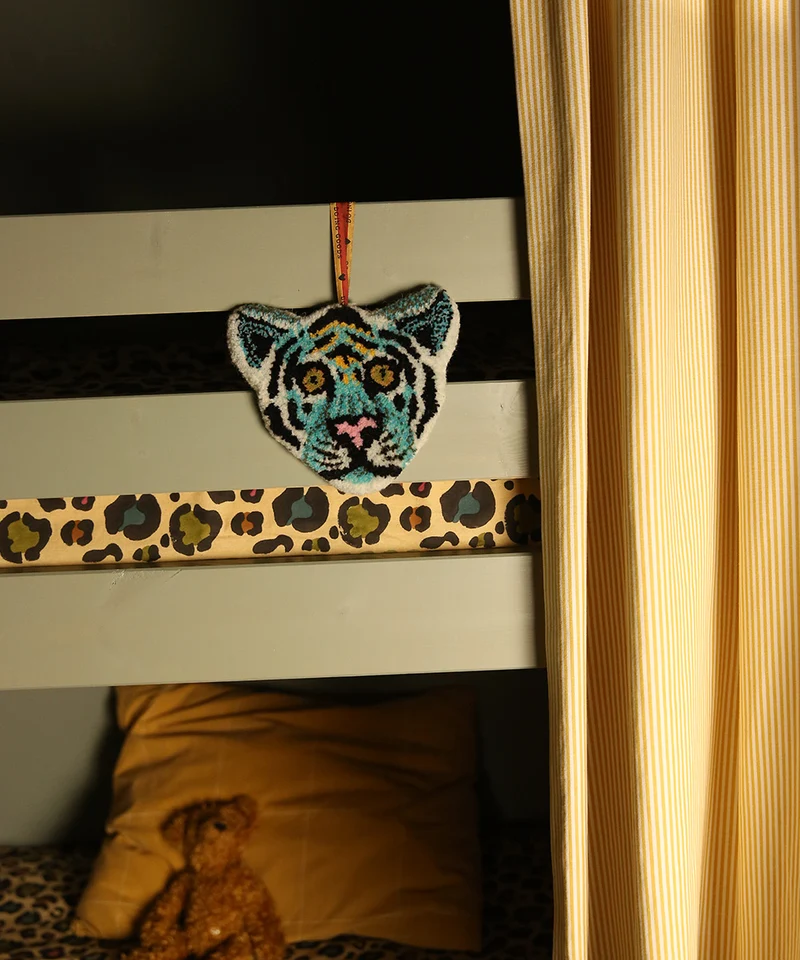 Lille Admiral tiger tæppe i uld – Doing Goods