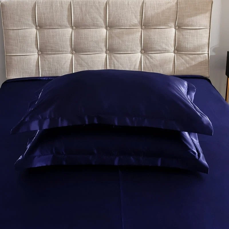 Bleu foncé type satin - Drap housse / Housse de couette / 2 taies d'oreiller
