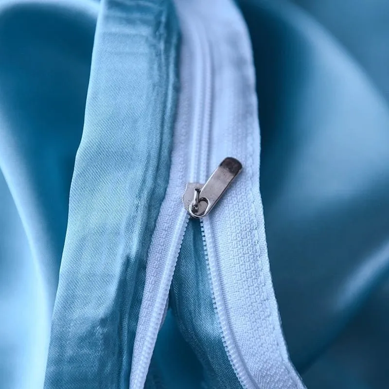 Bleu ciel type satin - Drap housse / Housse de couette / 2 taies d'oreiller