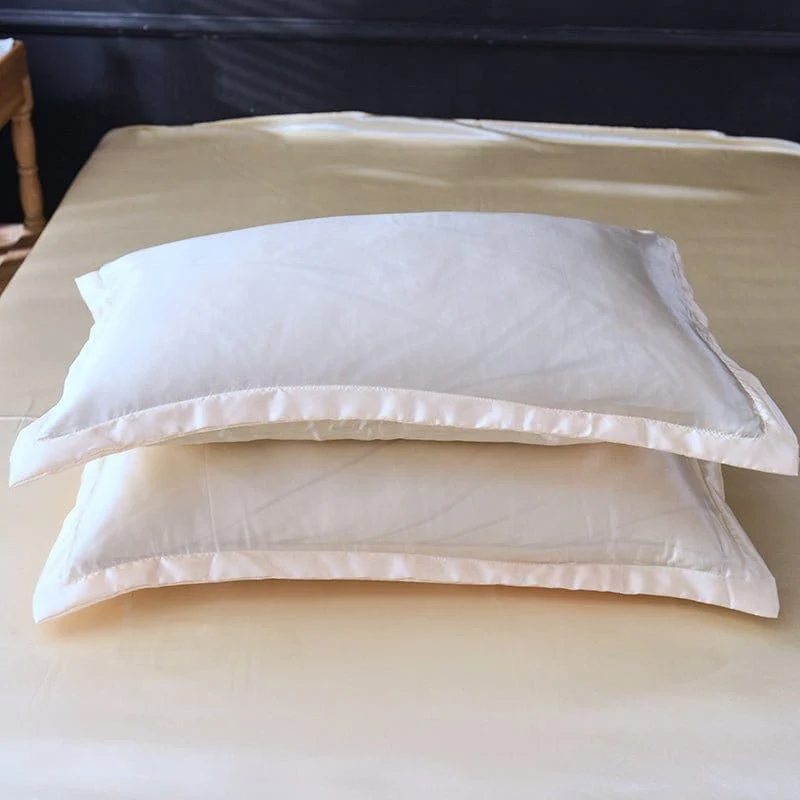 Beige clair type satin - Drap housse / Housse de couette / 2 taies d'oreiller