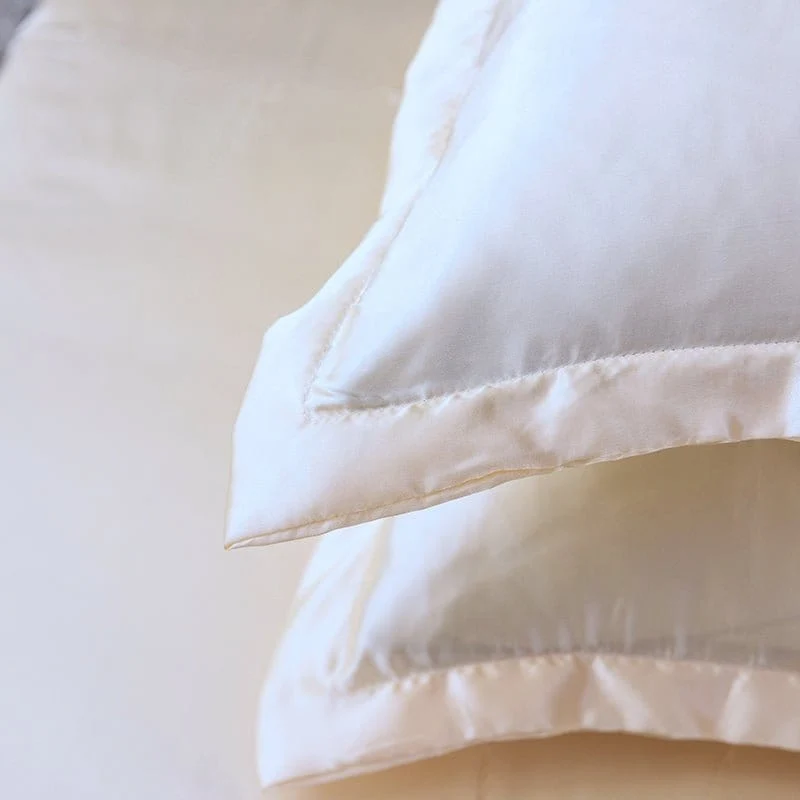 Beige clair type satin - Drap housse / Housse de couette / 2 taies d'oreiller