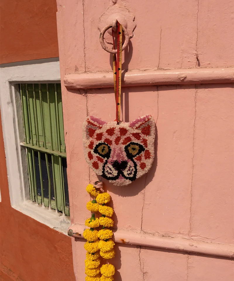 Lille pink leopard tæppe i uld – Doing Goods