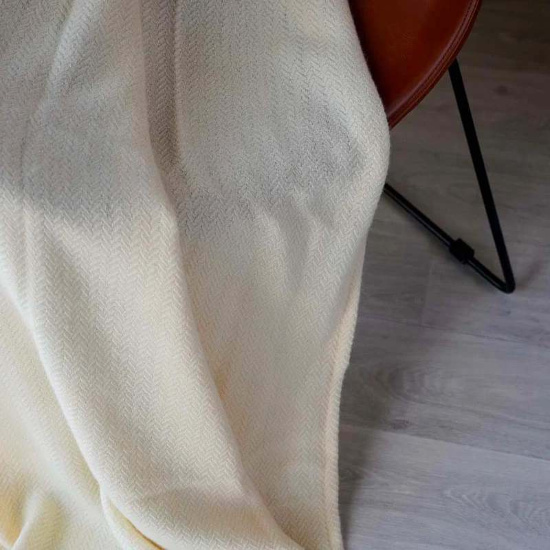 Plaid en soie et laine tissé en France