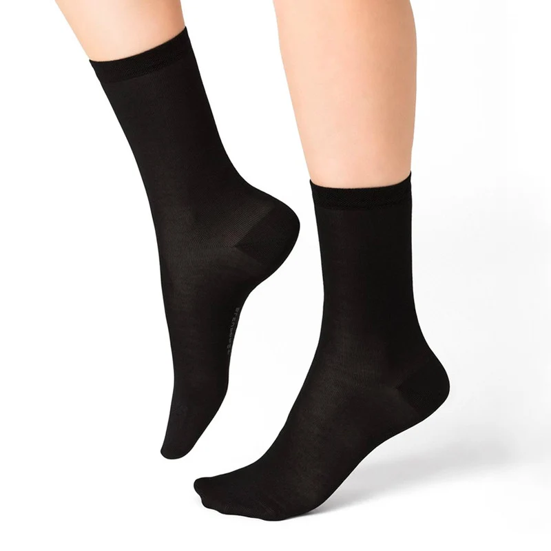 Chaussettes unies en soie pour femme