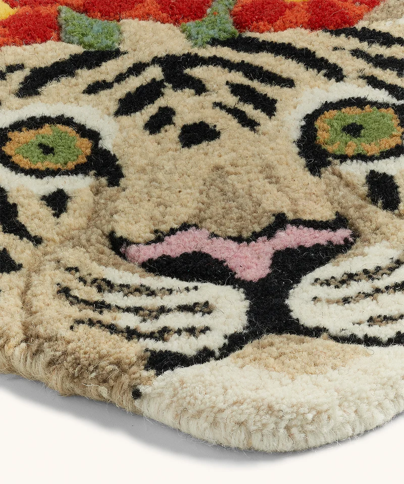 Blomstret hvid tigerhoved tæppe i uld – Doing Goods