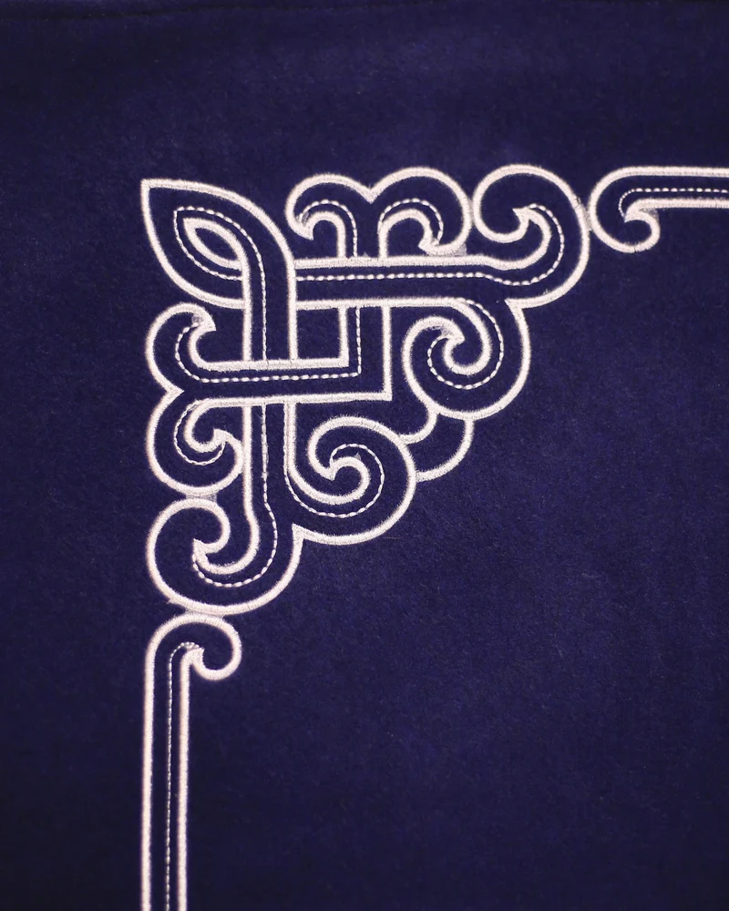 Chemin de lit BLUE NIGHT broderie argent