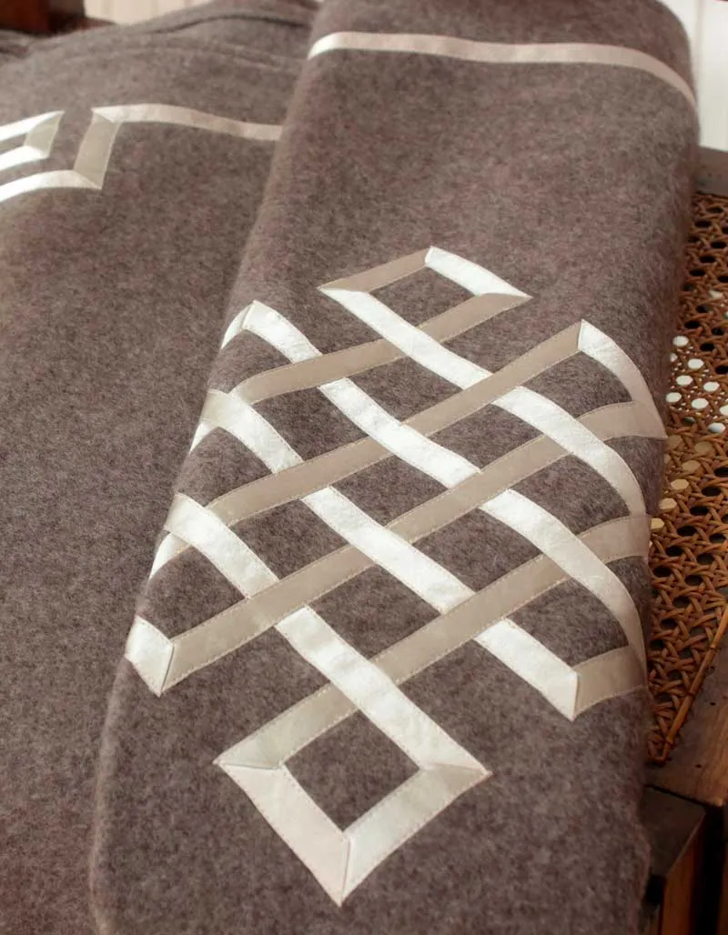 Chemin de lit TAUPE N°24