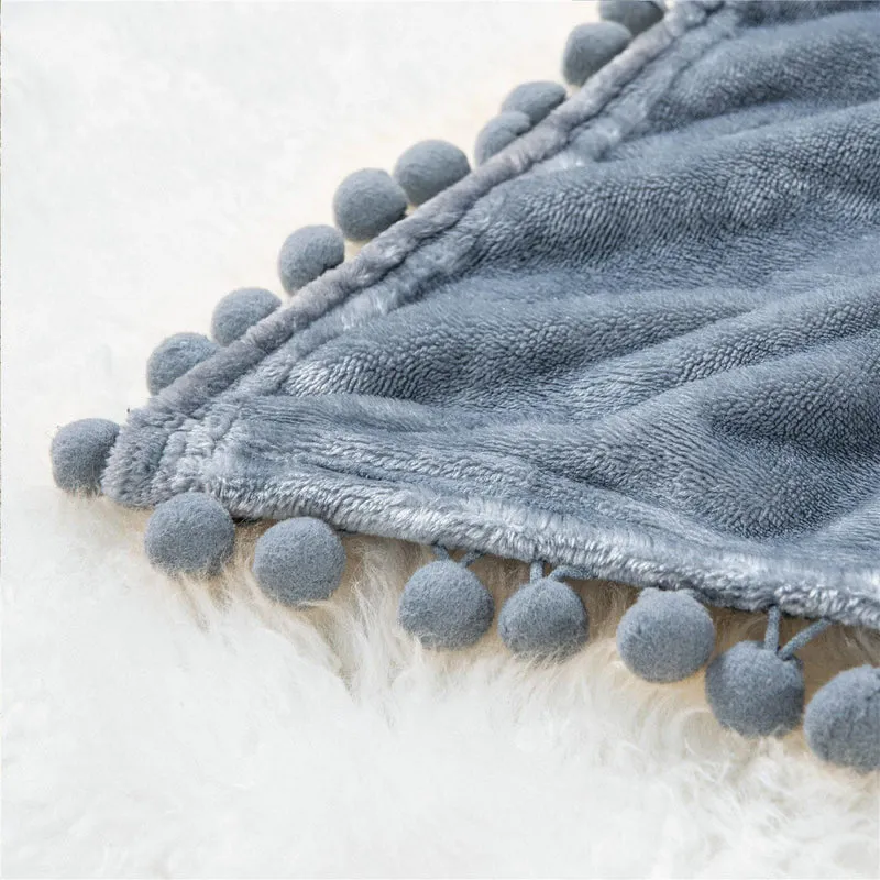 Plaid Canapé en Flanelle Bleu Ciel à Pompons
