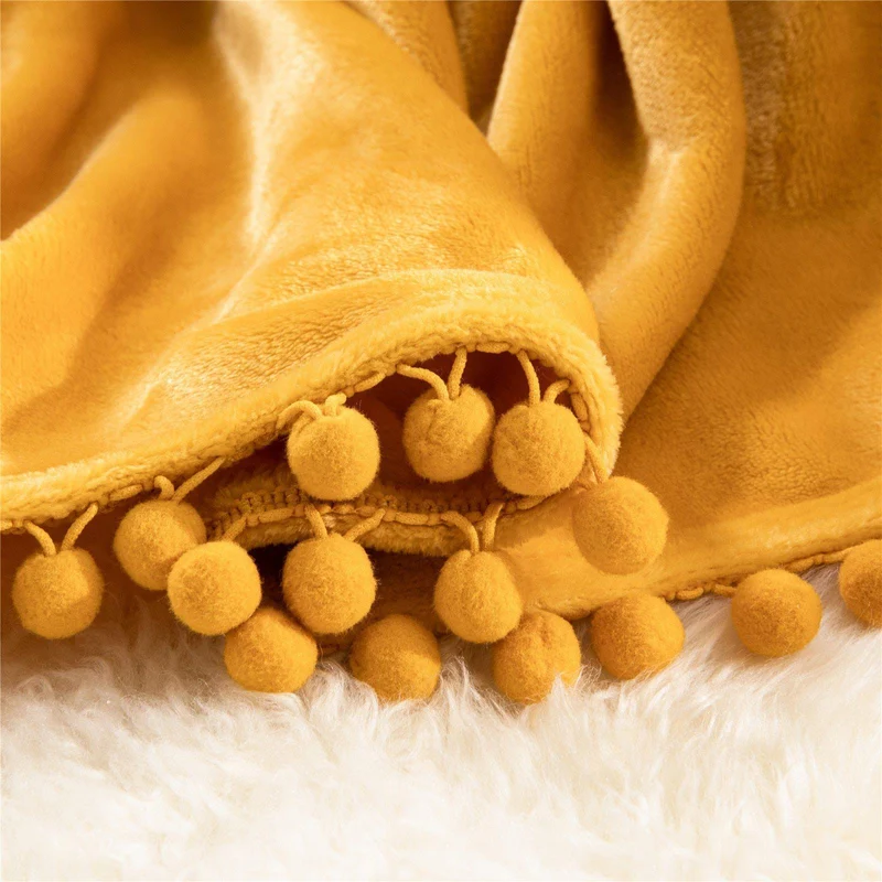 Plaid Canapé en Flanelle Jaune à Pompons