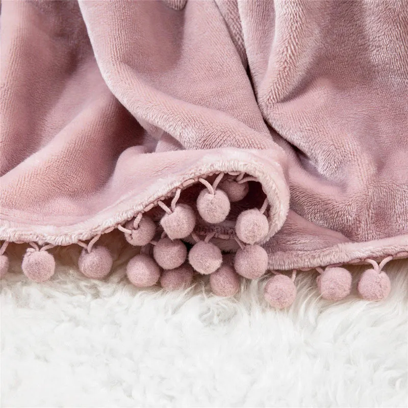 Plaid Canapé en Flanelle Rose à Pompons