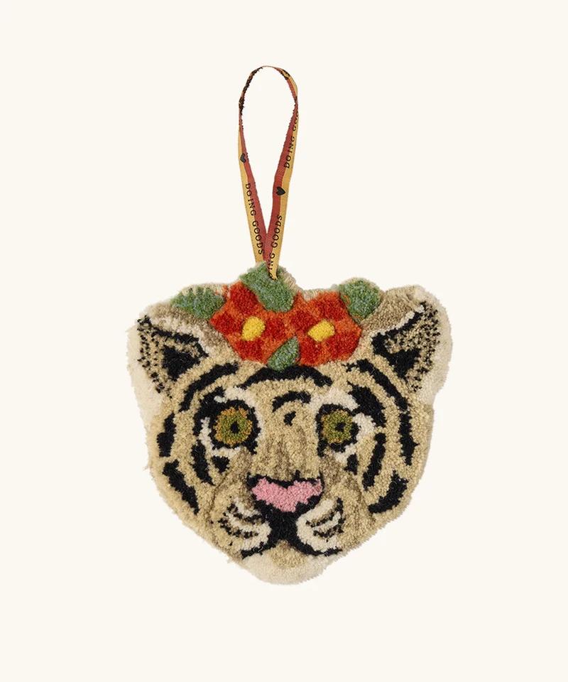 Lille blomstret hvid tiger tæppe – Doing Goods