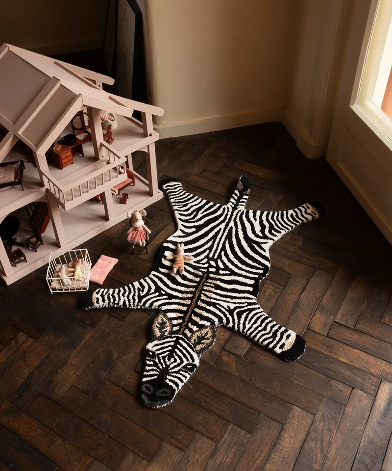 Zebra tæppe i uld – Doing Goods