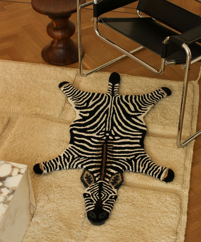 Zebra tæppe i uld – Doing Goods