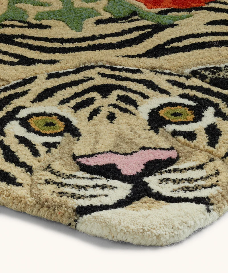 Blomstret hvid tiger tæppe i uld – Doing Goods