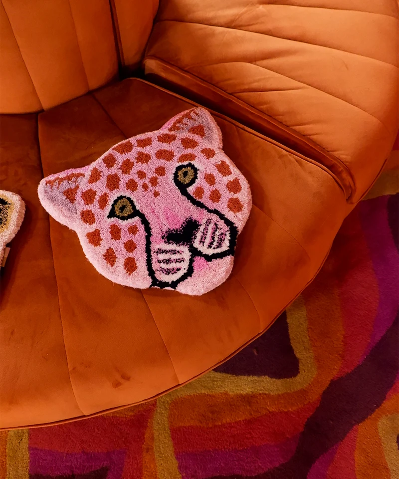 Pink leopardhoved tæppe i uld – Doing Goods