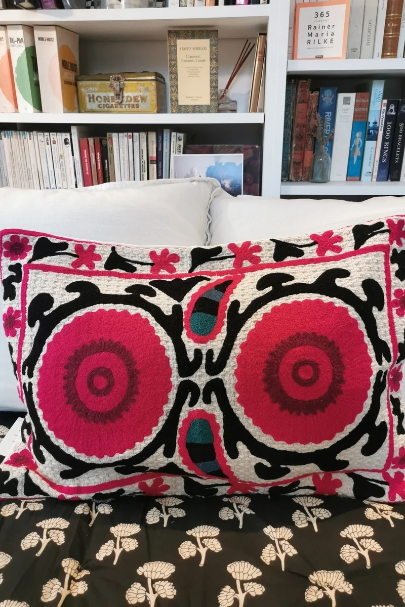 Housse de coussin brodé Suzani