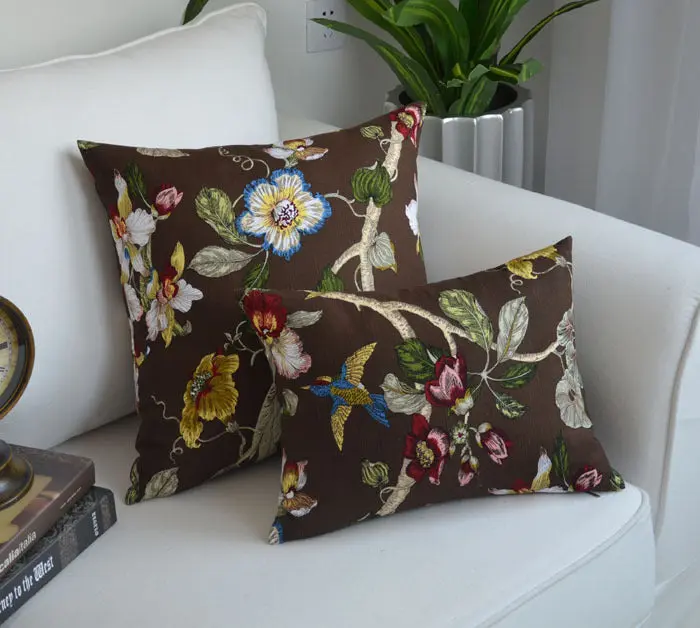 Housse de Coussin Brodée JACQAR