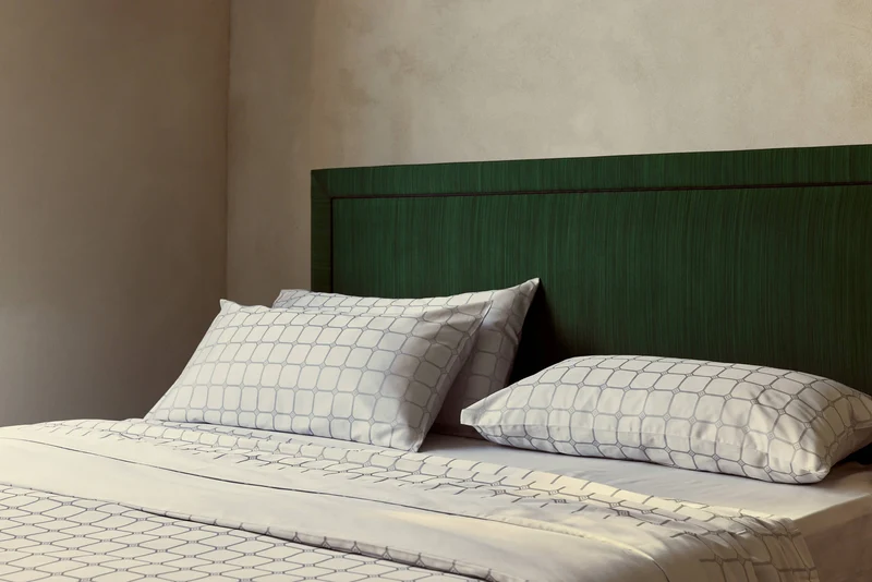 The Trellis Luxury Fitted Sheet - Silver
