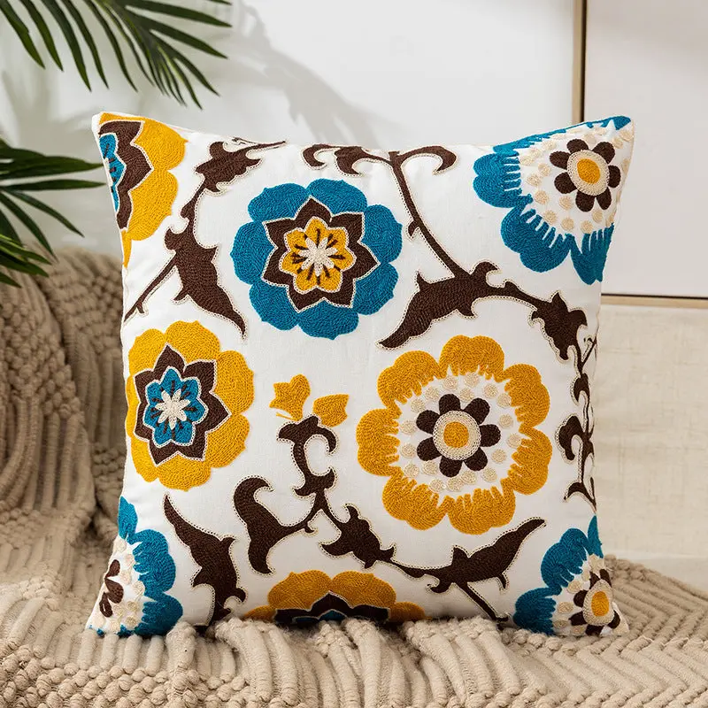 Housse de Coussin Brodée FLEURIA