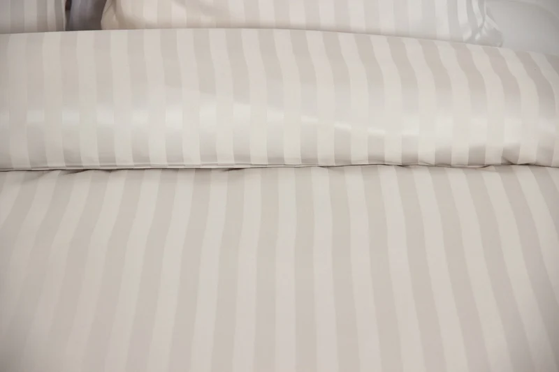 Parure de Lit Satin en Microfibre - Rayures Tissées