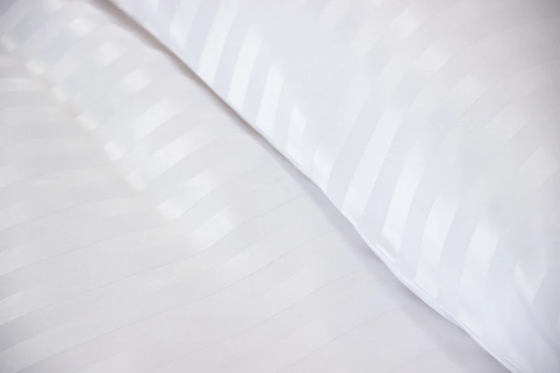 Parure de Lit Satin en Microfibre - Rayures Tissées
