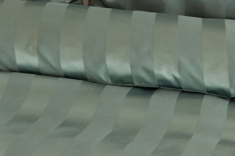 Parure de Lit Satin en Microfibre - Rayures Tissées