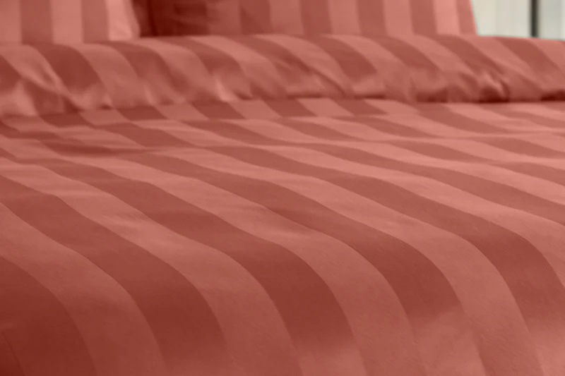 Parure de Lit Satin en Microfibre - Rayures Tissées