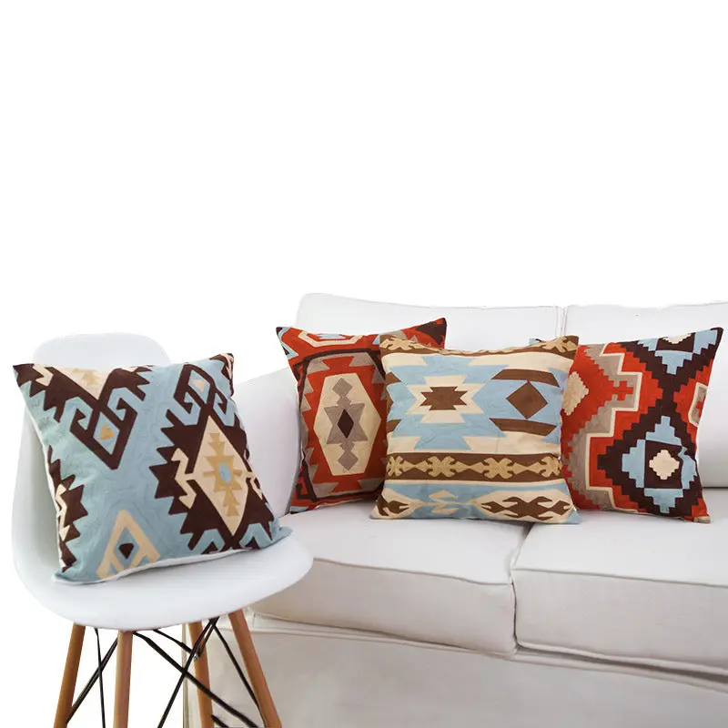 Housse de Coussin Brodée Élégance ASTRA