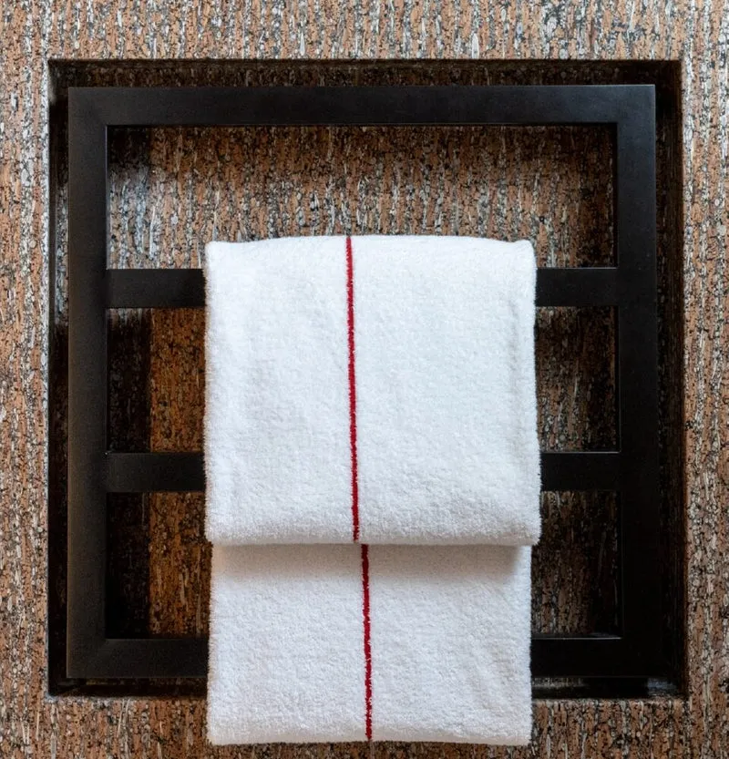 LOT DE 2 DRAPS DE BAIN SINNER