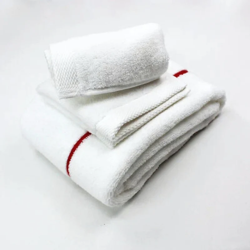LOT DE 2 SERVIETTES ET 2 CARRES SINNER