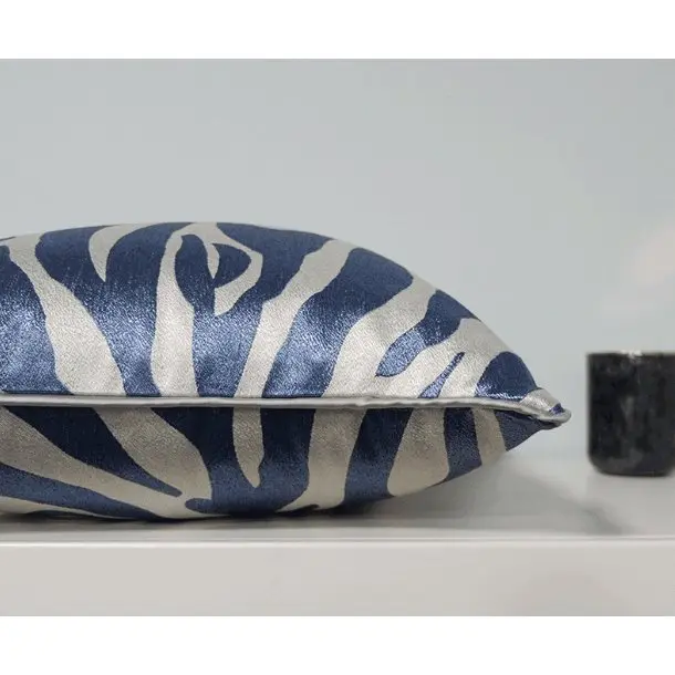 Oreiller bleu motif zèbre