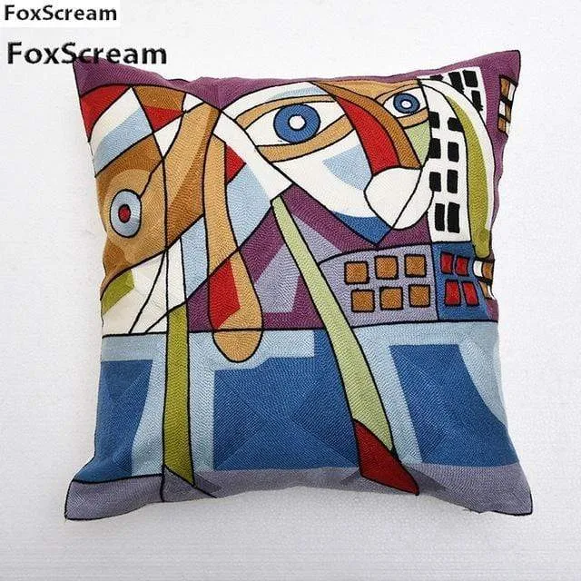 Housse de coussin brodée géométrique