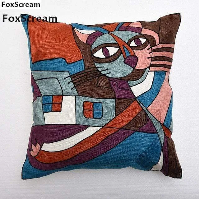 Housse de coussin brodée géométrique