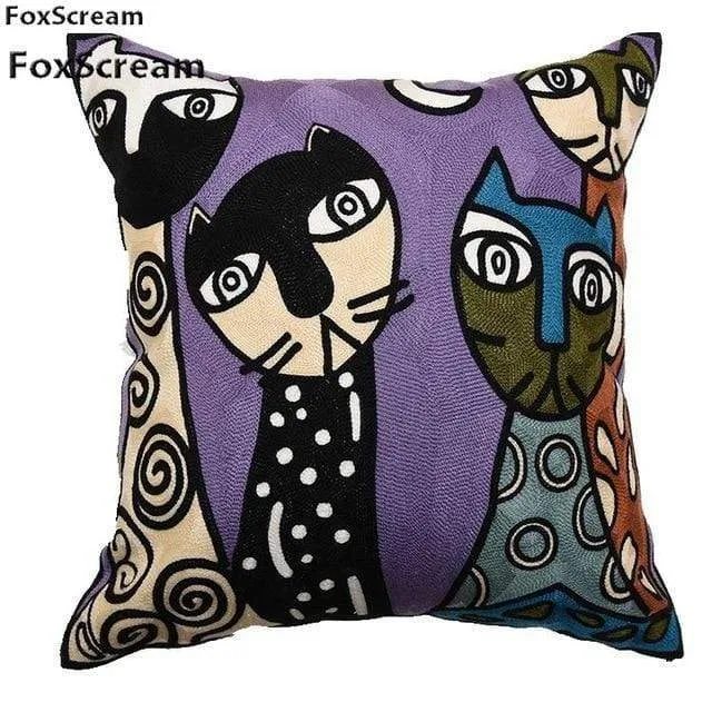 Housse de coussin brodée géométrique
